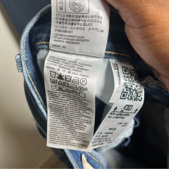 Levi's Women Low Pro Jeans 25" Dark Wash Rip Knee Straight Leg Western - Picture 11 of 12